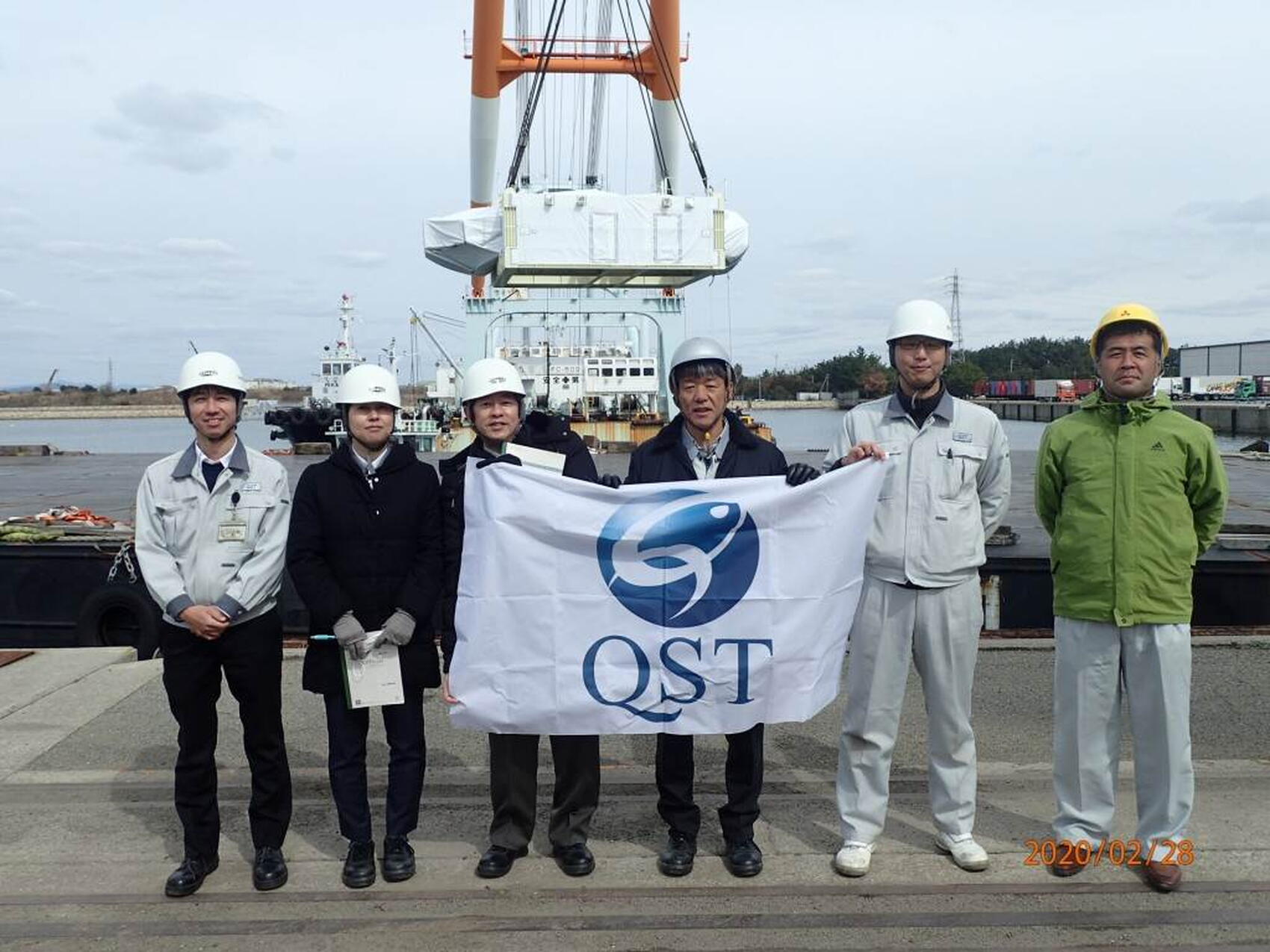 First D-shaped coil: floating